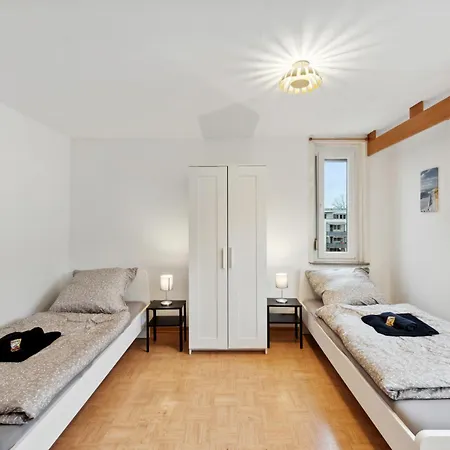 Teams Apartmenthaus Waiblingen Wifi, Smart Tv, Parking New